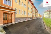 Prodej bytu 3+1 66 m2 Komenského, Ostrov, cena 2770000 CZK / objekt, nabízí 