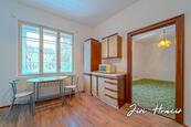 Prodej bytu 1+1, 34 m2, Pod Tvrzí, Karlovy Vary, cena 2950000 CZK / objekt, nabízí 