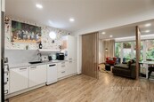 Prodej krásného bytu 2+kk, 76 m2, se zahradou 55 m2, sklepem a parkovacím stáním - Karlovy Vary, Tuhnice, cena 8490000 CZK / objekt, nabízí Century 21 Synergy