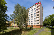 Prodej bytu 3+1, 60 m2, Karlovy Vary, ul. Jana Opletala, cena 3834320 CZK / objekt, nabízí 