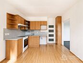 Pronájem slunného bytu 1+1, Sokolov, ul. Kosmonautů, cena 8400 CZK / objekt / měsíc, nabízí 
