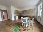 Pronájem prostorného bytu 2+kk v srdci lázeňského centra Karlových Varů, cena 16500 CZK / objekt / měsíc, nabízí Personal Reality
